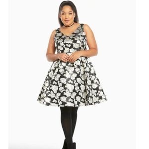 Torrid Metallic Brocade V-Neck Holiday Dress - 18